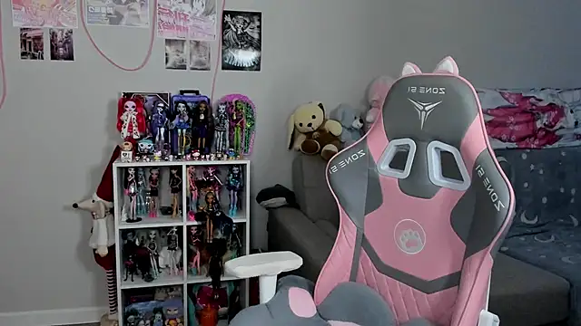 MollysLand online show from April 21, 2026, 11:16 am