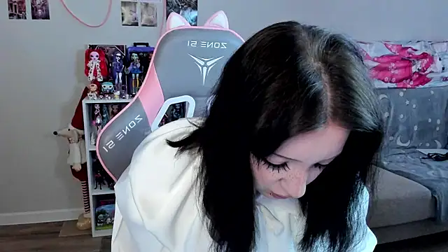 MollysLand online show from April 22, 2026, 10:17 am