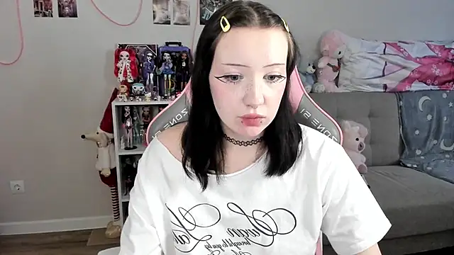 MollysLand online show from April 23, 2026, 12:29 pm