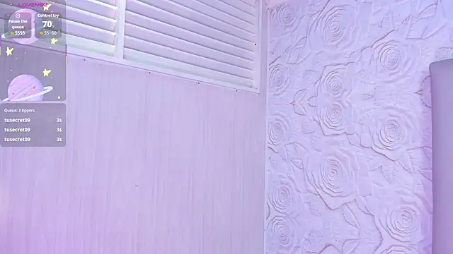 Lya dubois  online show from April 21, 2026, 2:51 am