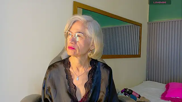 miss monserrate01 online show from June 26, 2026, 1:26 pm