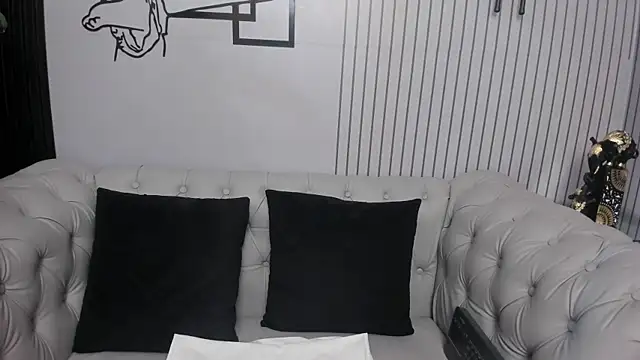 sophie bonny online show from February 14, 2026, 11:18 am