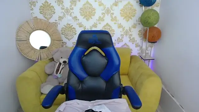 ALISS M  online show from March 5, 2026, 8:05 pm