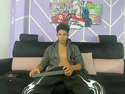 Yoel hot2004 online show from April 5, 2026, 7:44 pm