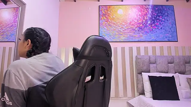 nina glow online show from April 21, 2026, 11:16 am