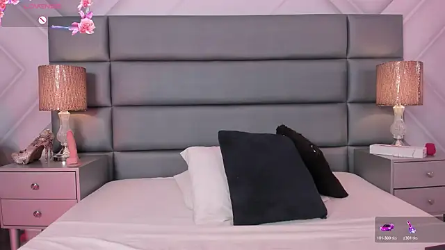 AlexaFoxx  online show from April 20, 2026, 5:48 pm