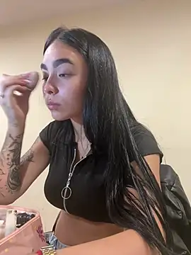 Sara Fernandez  online show from March 24, 2026, 5:29 pm