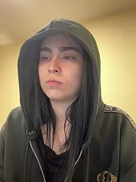 Sara Fernandez  online show from April 23, 2026, 1:57 pm