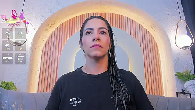 violet scott  online show from April 18, 2026, 10:30 am