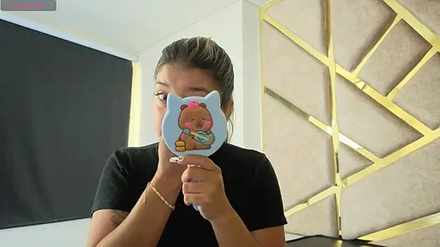 Snapshot of Dahiana_Dmour_ chatting on April 23, 2026, 12:40 pm Dahiana Dmour online show from April 23, 2026, 12:40 pm