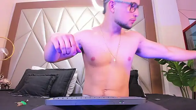 valenssio moretti online show from March 14, 2026, 4:07 am