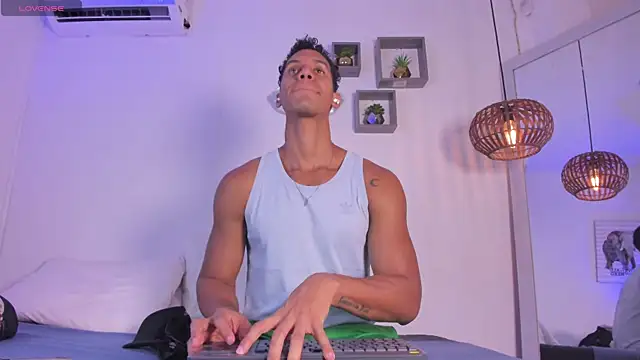 Royland Vega online show from March 3, 2026, 11:38 am