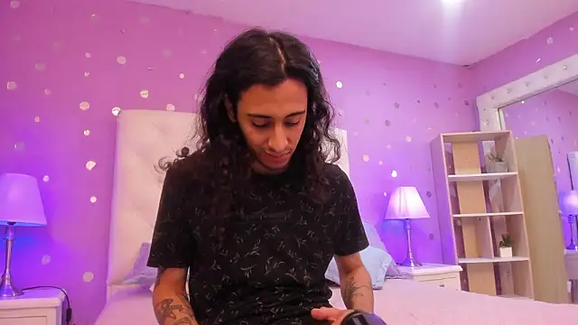 Goldentemptation  online show from February 17, 2026, 8:04 pm