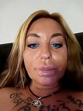 MiaMooly online show from September 22, 2025, 5:04 pm