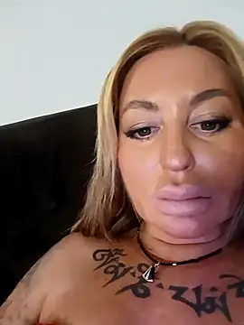 MiaMooly online show from October 15, 2025, 12:05 pm