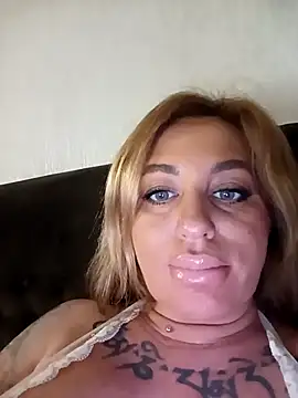 MiaMooly online show from April 3, 2026, 5:33 pm