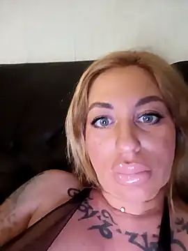 MiaMooly online show from April 20, 2026, 3:59 pm