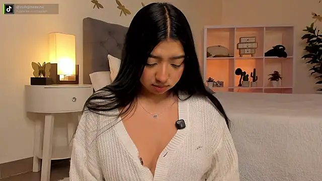 missvancouver online show from April 21, 2026, 12:44 pm