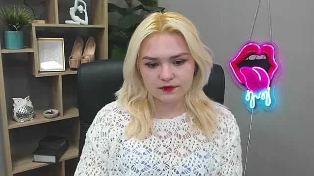 SweetLilyxo online show from March 22, 2026, 8:18 am