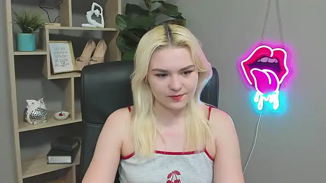 SweetLilyxo online show from April 11, 2026, 6:29 am