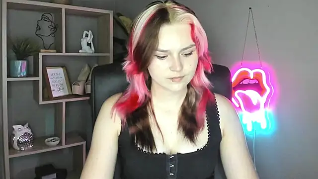 SweetLilyxo online show from June 7, 2026, 1:37 pm