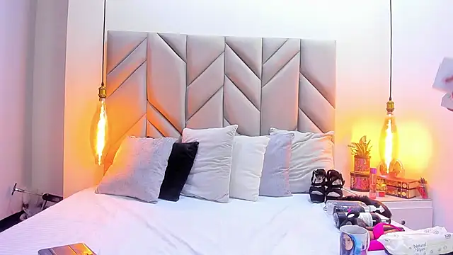 IsabellaFoox online show from April 21, 2026, 1:17 pm