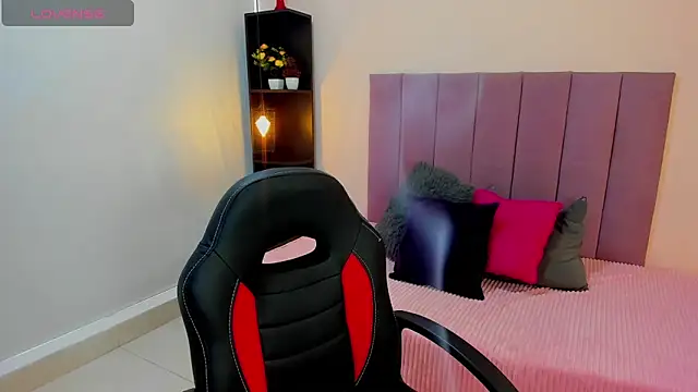 Raven love online show from April 10, 2026, 8:57 pm