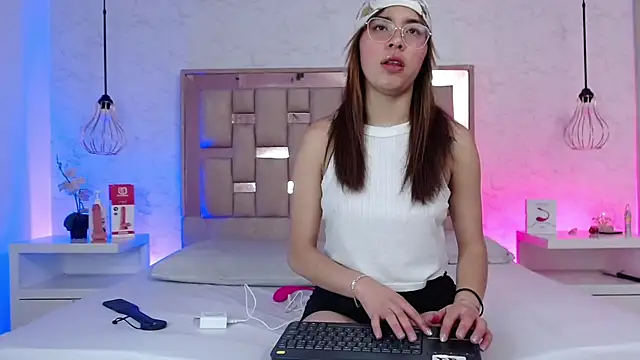 ChloeSteele online show from February 15, 2026, 12:03 pm