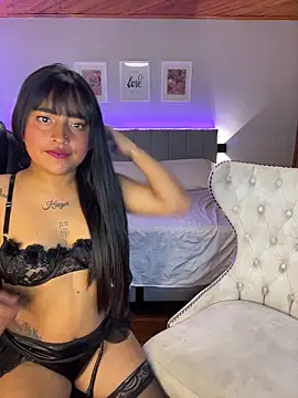 Snapshot of Annie_Alicee chatting on May 23, 2026, 4:55 pm Annie Alicee online show from May 23, 2026, 4:55 pm