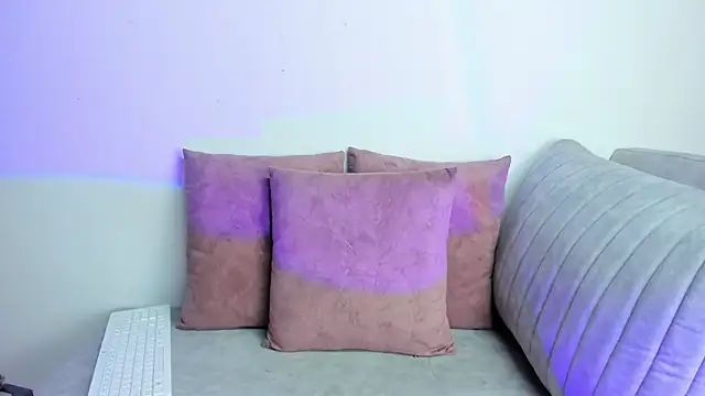 PamelaQueen  online show from April 8, 2026, 5:46 pm