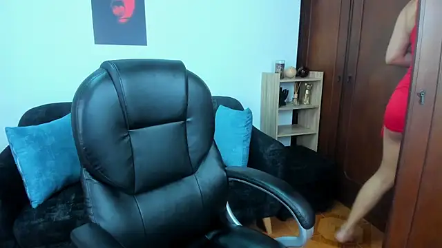 PamelaQueen  online show from April 20, 2026, 8:32 pm