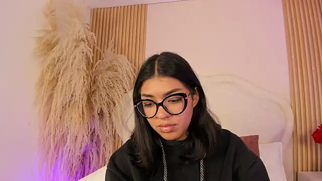 rebeca taylor online show from April 18, 2026, 3:27 pm