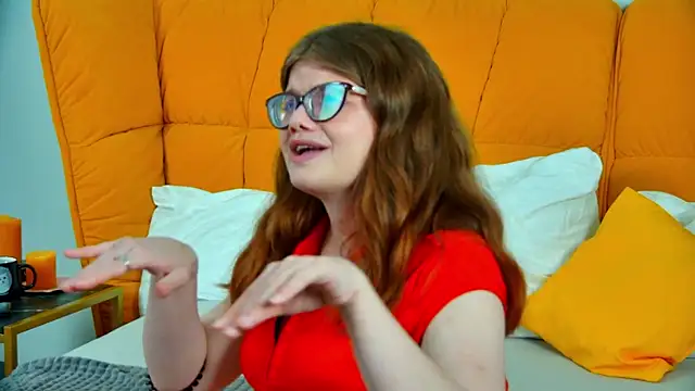ChloeHalses online show from June 6, 2026, 4:12 pm