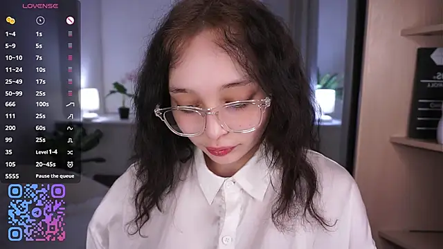 HannaHayles online show from April 8, 2026, 5:02 pm