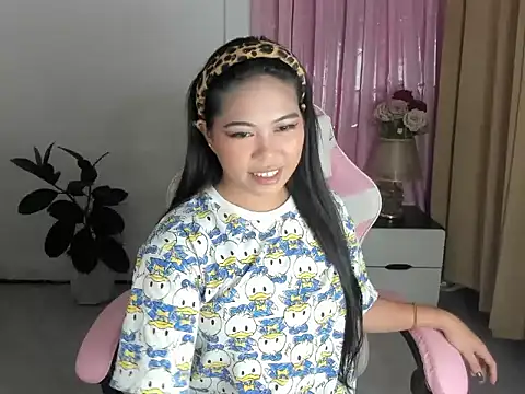 Ursweetyshaine online show from March 29, 2026, 1:16 am