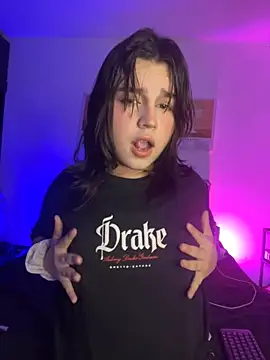 Daniellesins1 online show from April 10, 2026, 3:34 am