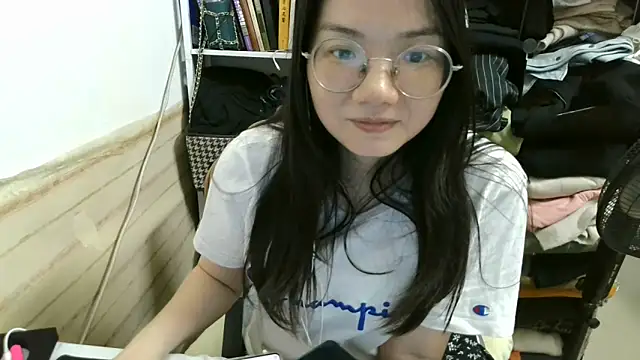 xiaoxiaowan11 online show from April 7, 2026, 12:05 pm