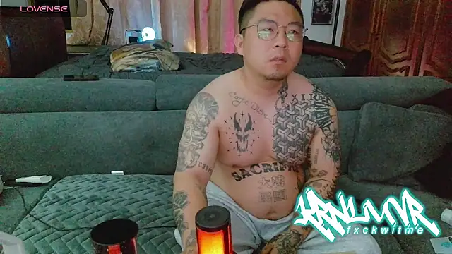 fxckuno online show from April 12, 2026, 6:46 pm