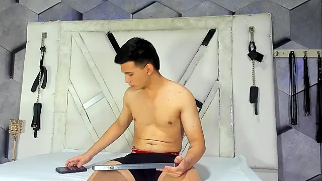 GoldenBoyM online show from February 18, 2026, 2:40 am