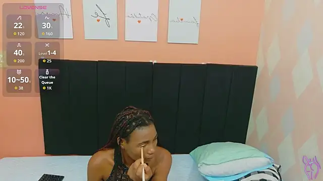 tightlittleebony online show from April 19, 2026, 6:32 pm