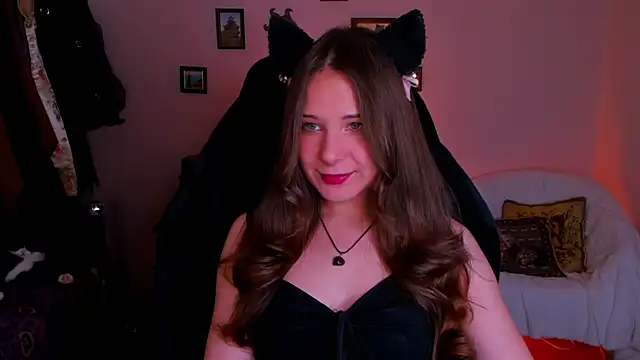 LanaLovely online show from June 18, 2026, 9:47 am