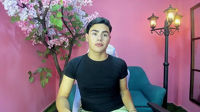 FemNoa online show from February 8, 2026, 2:20 pm