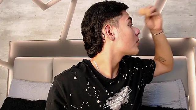 FemNoa online show from March 6, 2026, 1:18 pm