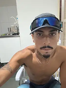 Snapshot of ActingSubunit chatting on February 4, 2026, 12:55 pm ActingSubunit online show from February 4, 2026, 12:55 pm