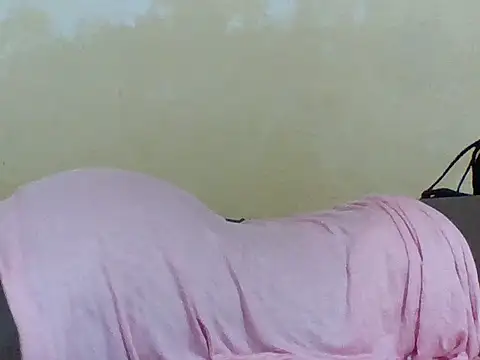 petitelavishey online show from March 18, 2026, 7:50 pm