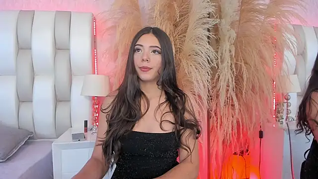 Snapshot of Sophi_rae chatting on July 18, 2026, 7:28 pm Sophi rae online show from July 18, 2026, 7:28 pm