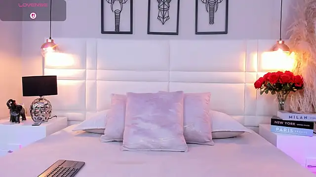 RaquelHyde  online show from February 8, 2026, 12:41 pm