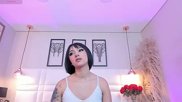 RaquelHyde  online show from May 14, 2026, 8:15 pm