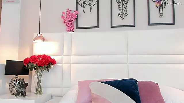 Snapshot of RaquelHyde_ chatting on July 11, 2026, 7:27 pm RaquelHyde online show from July 11, 2026, 7:27 pm