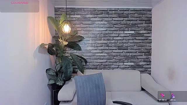 isabella star  online show from March 19, 2026, 11:47 am